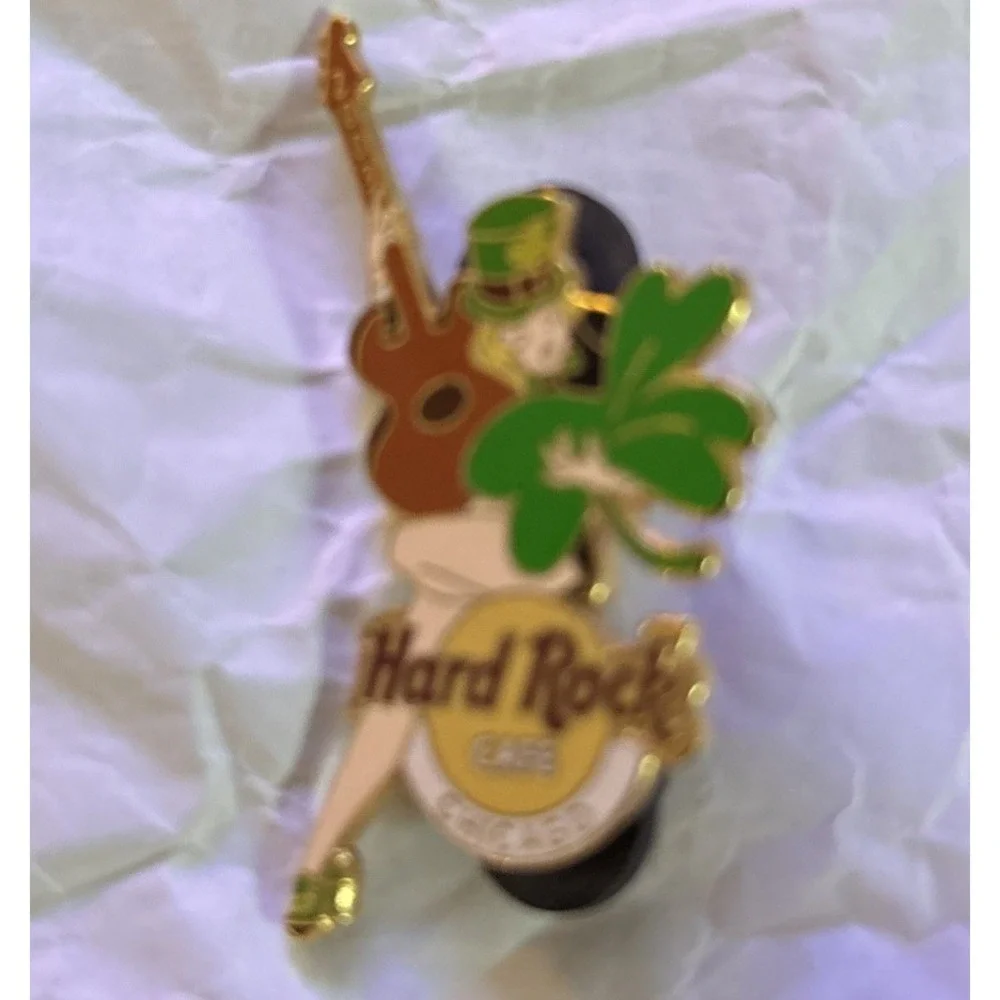 2003 Hard Rock Cafe Chicago St. Patrick's Day pin Girl Leprechaun Top Hat